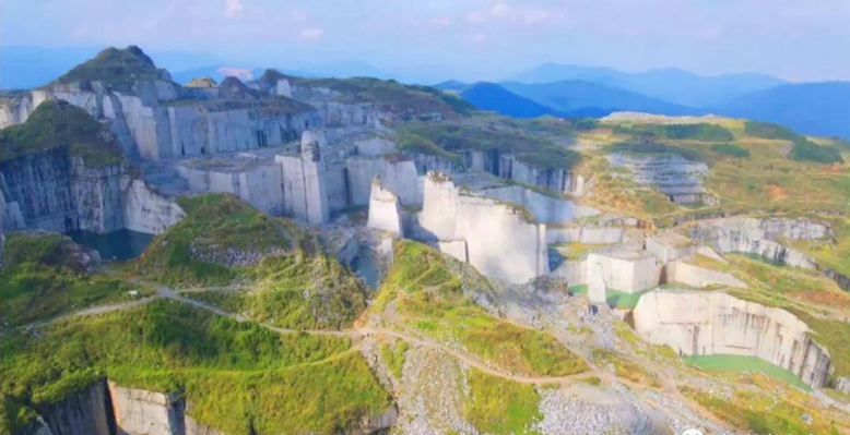 圖賞封礦后的福建最大石材礦山——長泰吳田山！