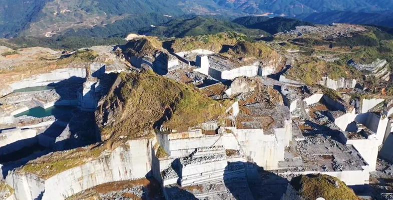 圖賞封礦后的福建最大石材礦山——長泰吳田山！