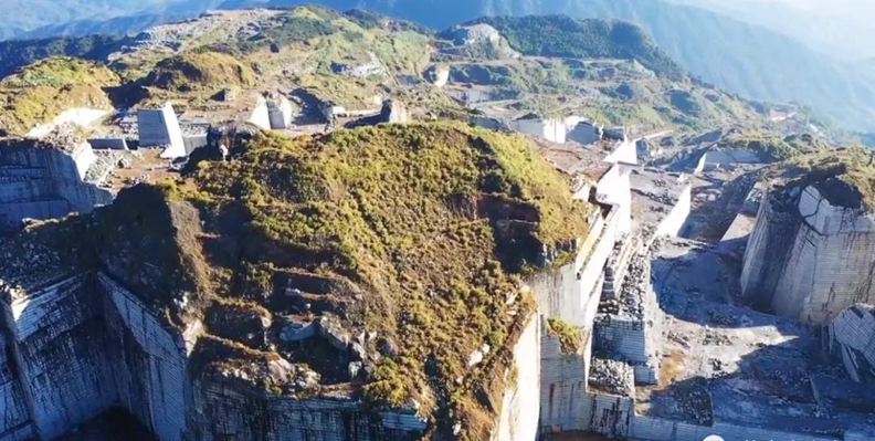 圖賞封礦后的福建最大石材礦山——長泰吳田山！