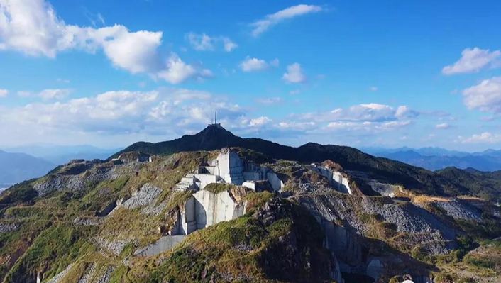 圖賞封礦后的福建最大石材礦山——長泰吳田山！