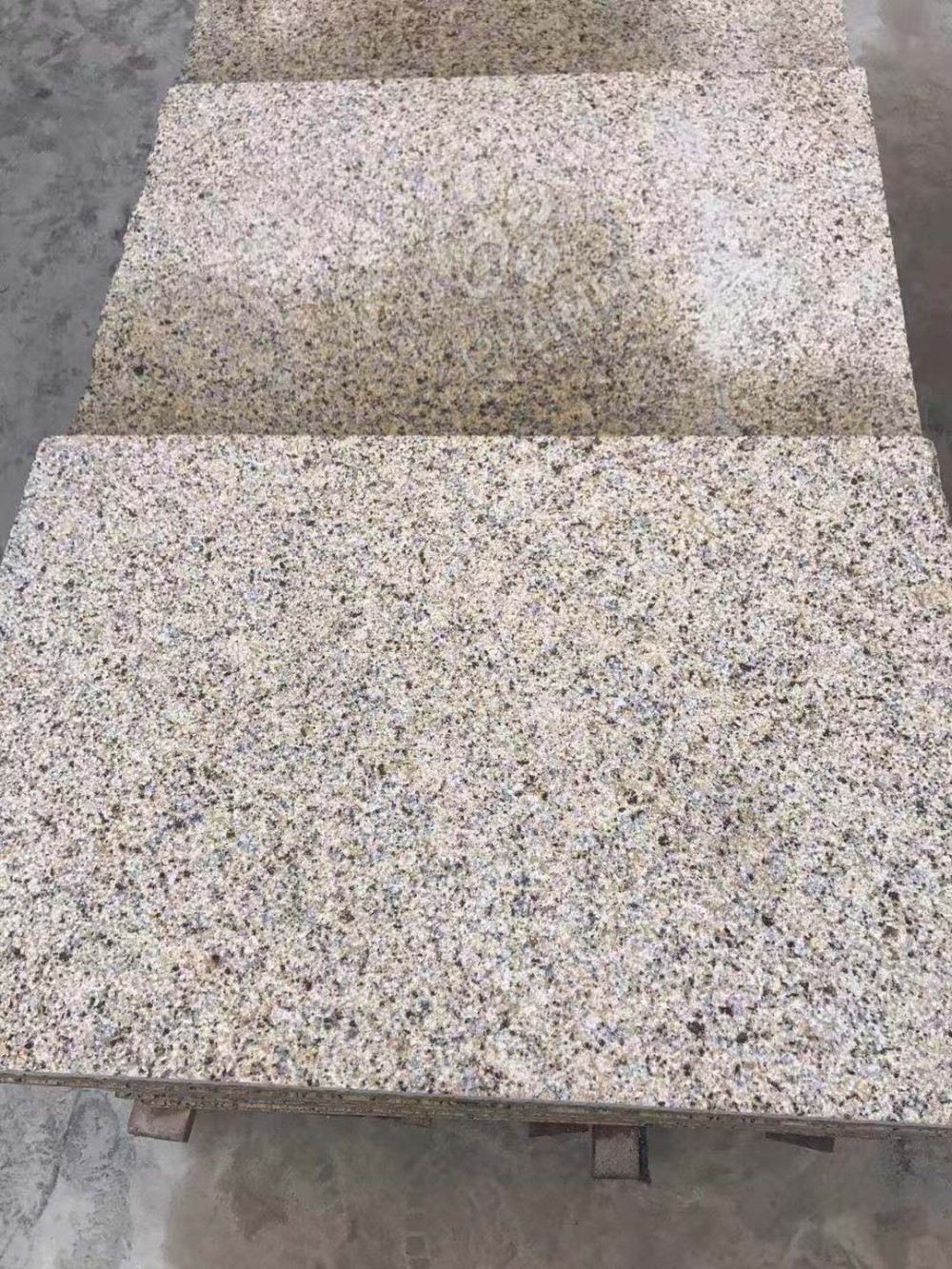 江西金黃色花崗巖產(chǎn)品系列（新卡麥、菊花黃、黃銹石、黃金麻）介紹