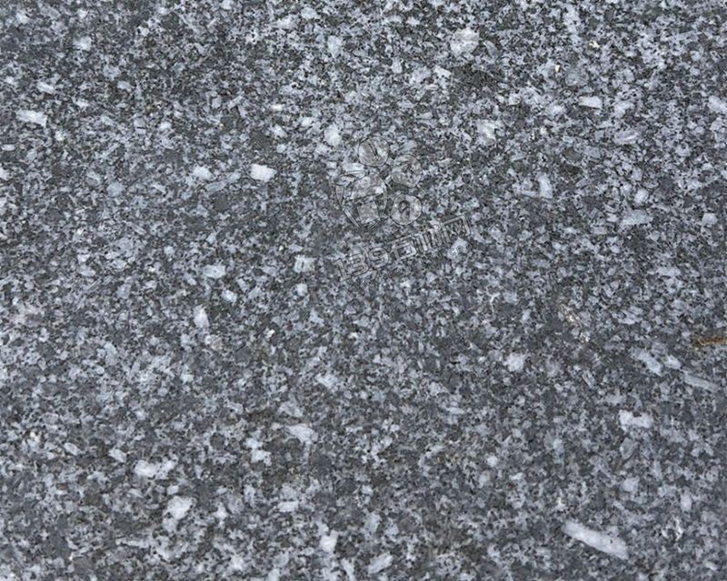 洪剛石業(yè)主要經(jīng)營安徽芝麻黑（金寨黑花崗巖）路沿石、斧剁面、盲道石、蘑菇石等產(chǎn)品